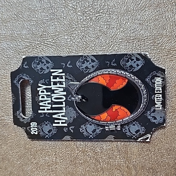 NEW DISNEY PARKS Limited Edition PIN HAPPY HALLOWEEN 2019 JAFAR - Picture 1 of 3